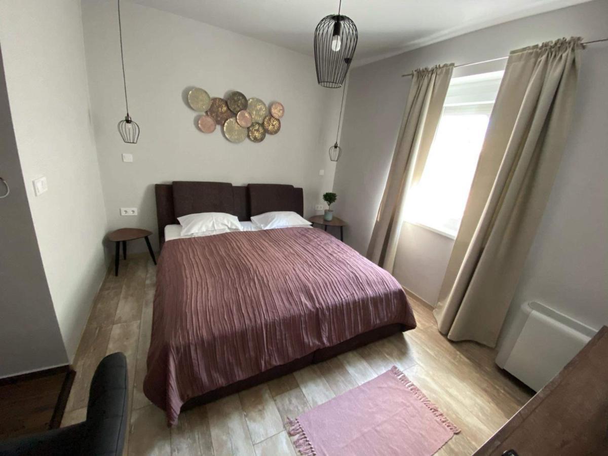 Balkon Apartmanhaz Panzio 블로톤퓌레드 외부 사진