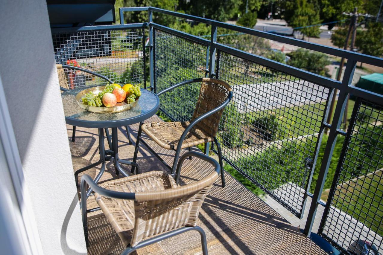 Balkon Apartmanhaz Panzio 블로톤퓌레드 외부 사진