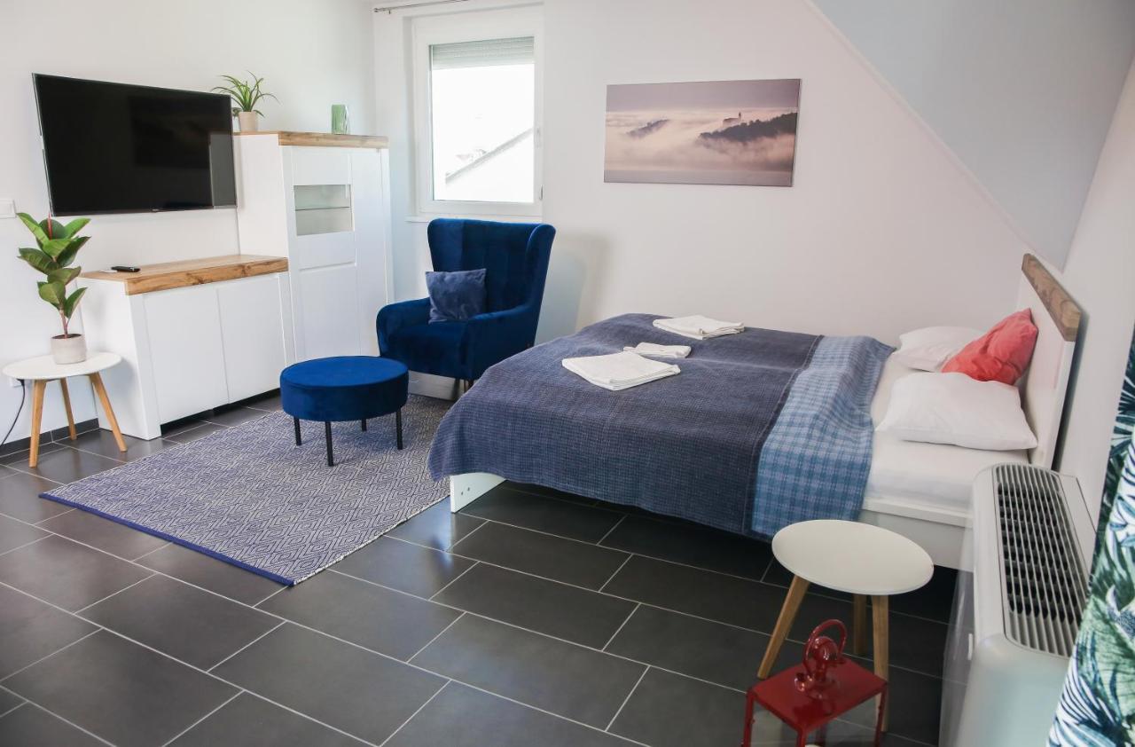Balkon Apartmanhaz Panzio 블로톤퓌레드 외부 사진