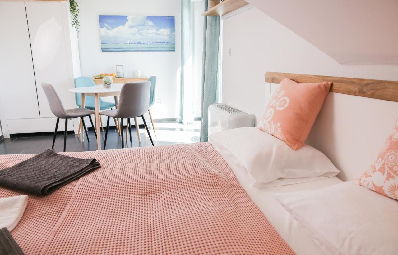 Balkon Apartmanhaz Panzio 블로톤퓌레드 외부 사진