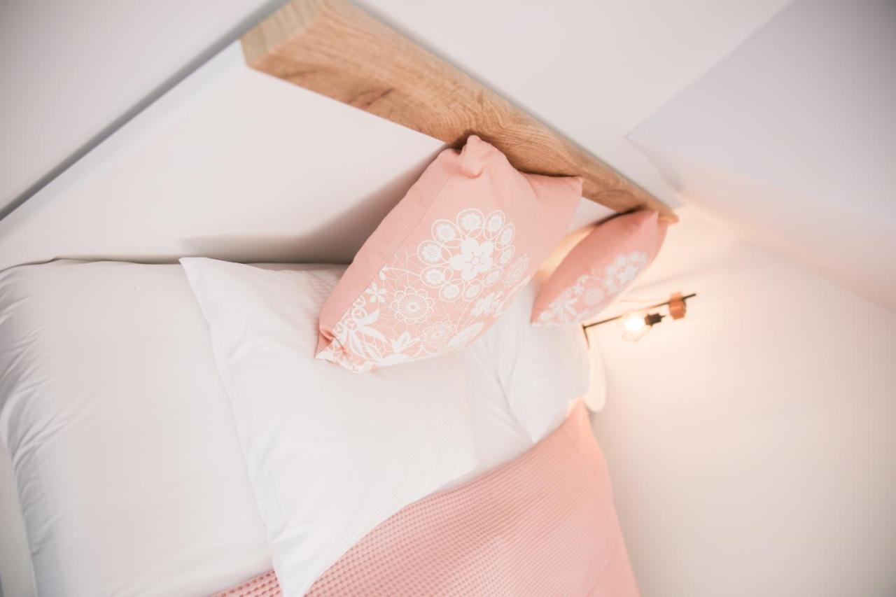 Balkon Apartmanhaz Panzio 블로톤퓌레드 외부 사진