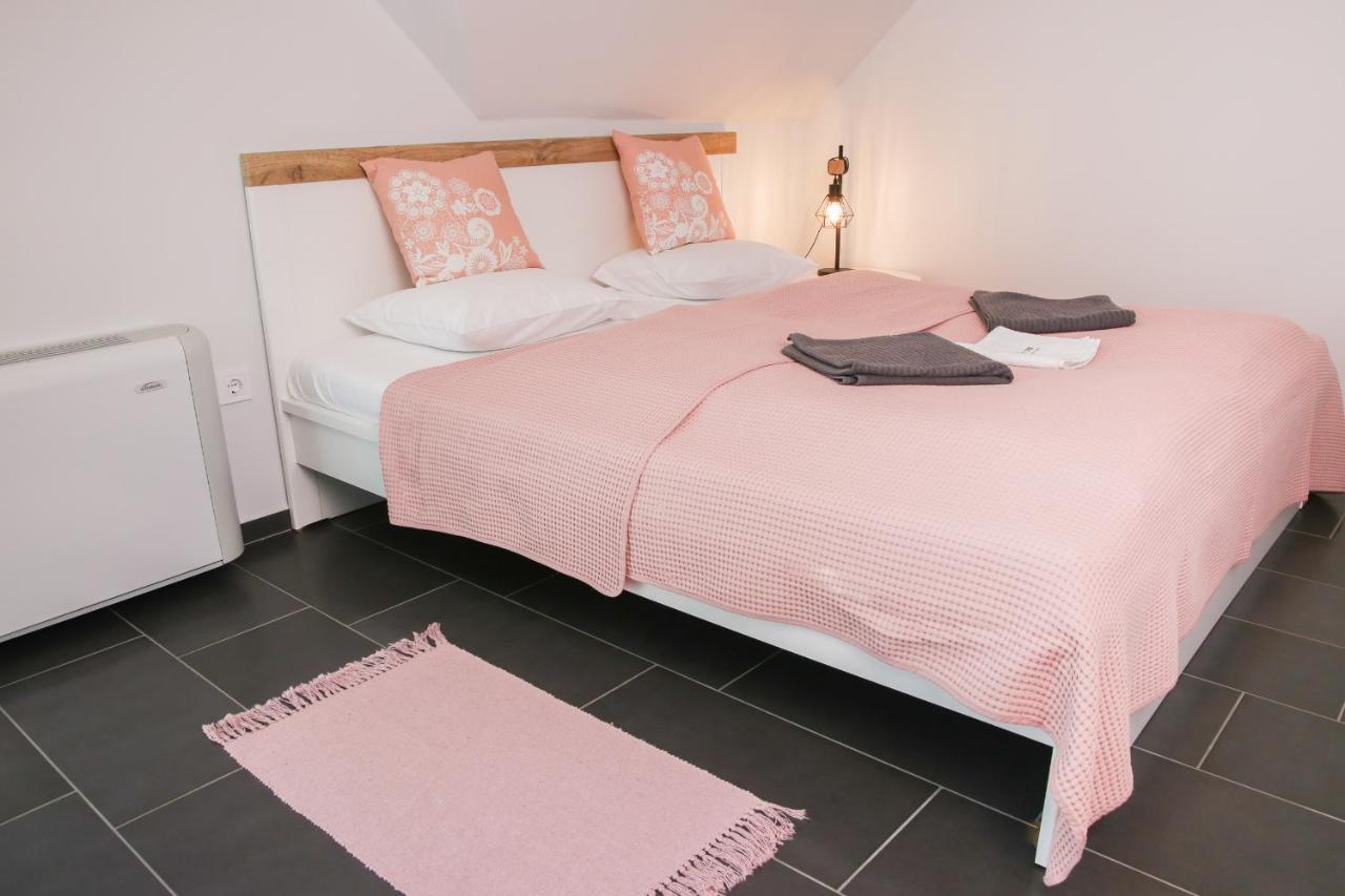 Balkon Apartmanhaz Panzio 블로톤퓌레드 외부 사진