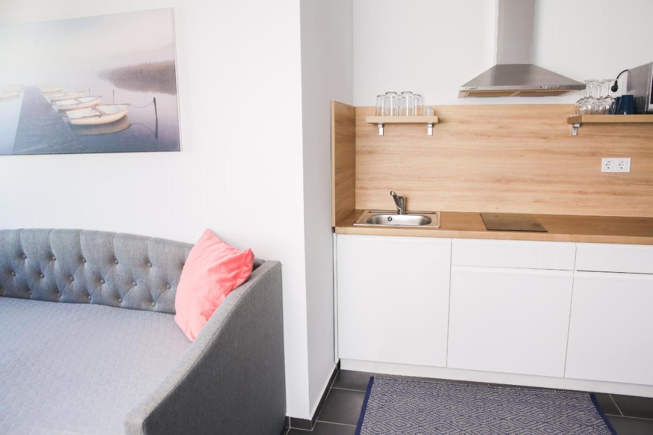Balkon Apartmanhaz Panzio 블로톤퓌레드 외부 사진