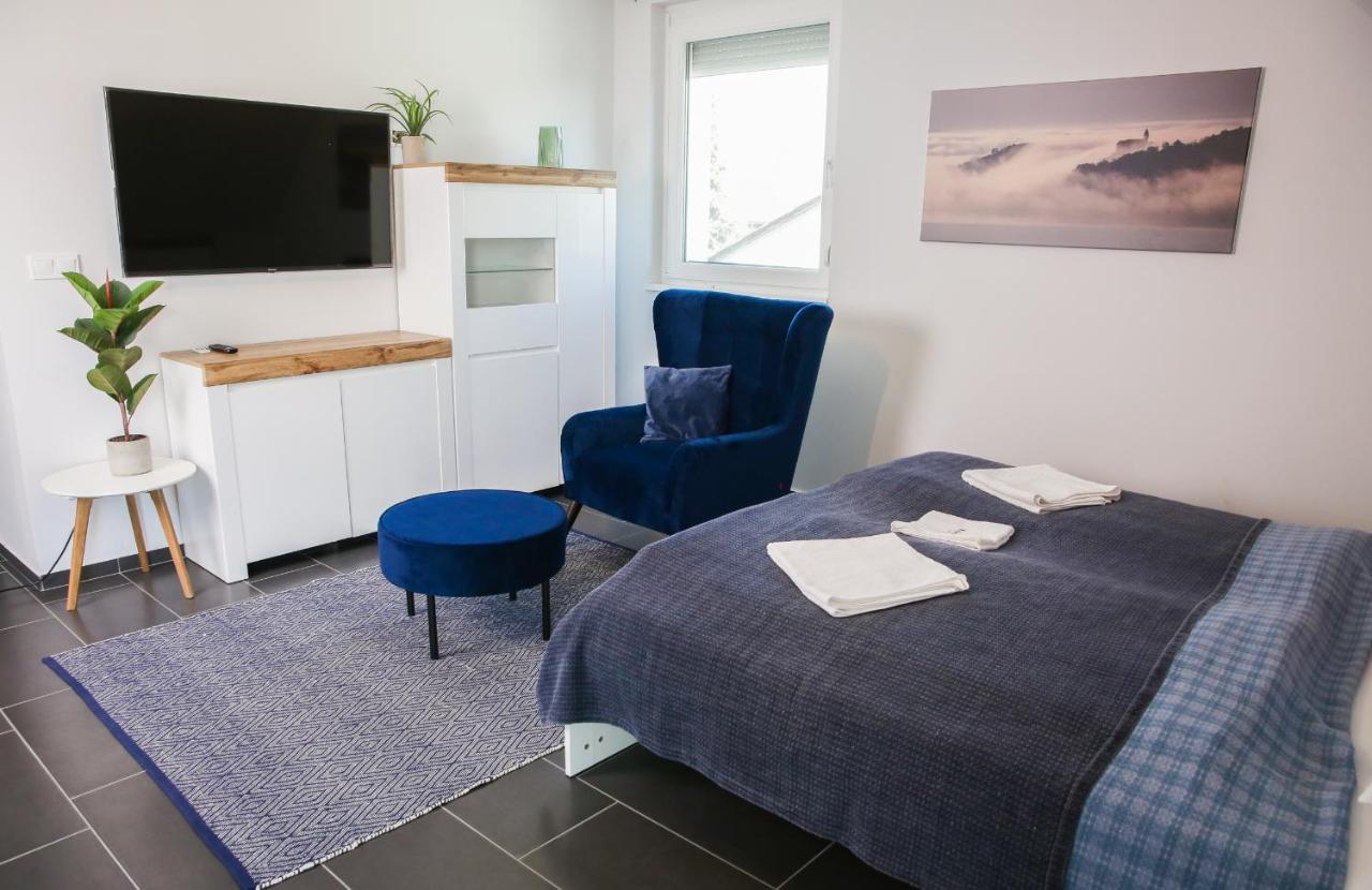 Balkon Apartmanhaz Panzio 블로톤퓌레드 외부 사진
