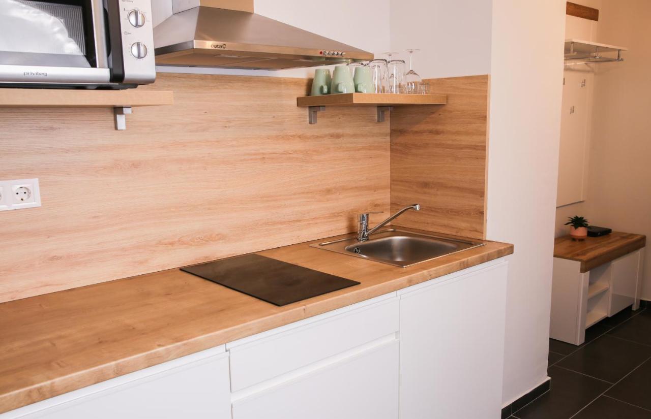 Balkon Apartmanhaz Panzio 블로톤퓌레드 외부 사진