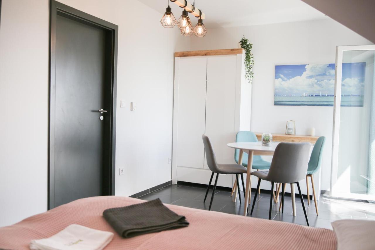 Balkon Apartmanhaz Panzio 블로톤퓌레드 외부 사진