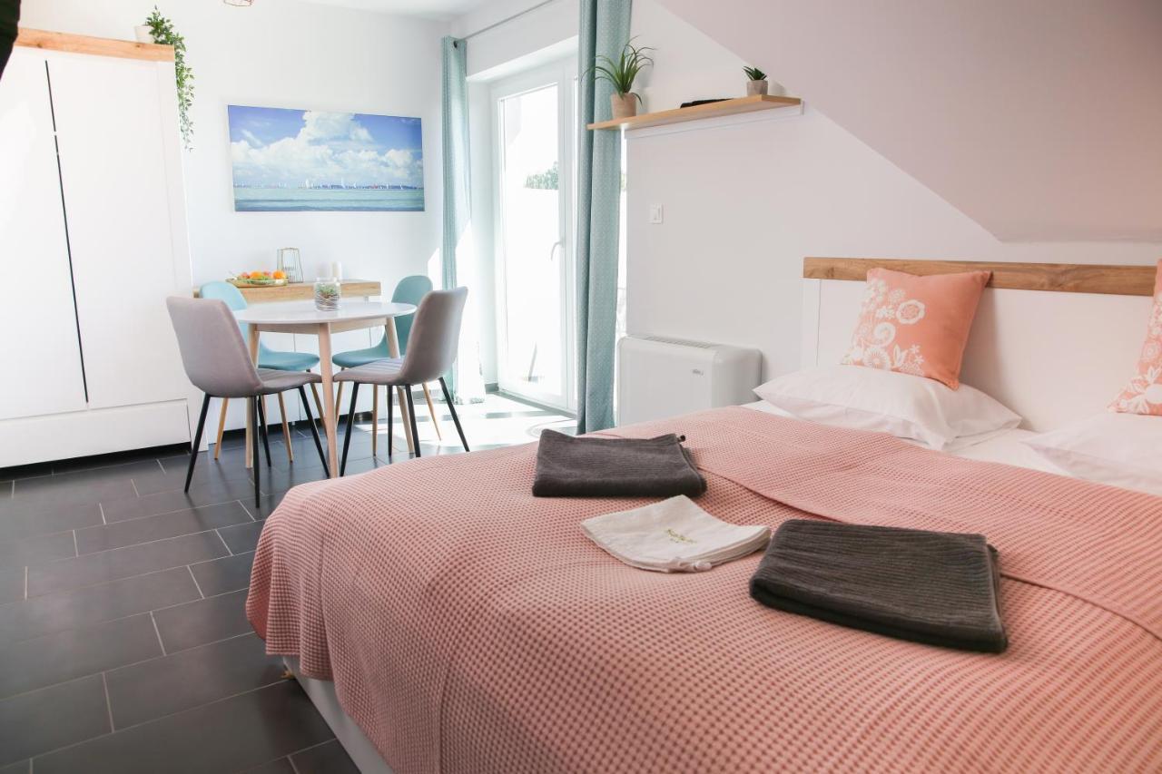 Balkon Apartmanhaz Panzio 블로톤퓌레드 외부 사진