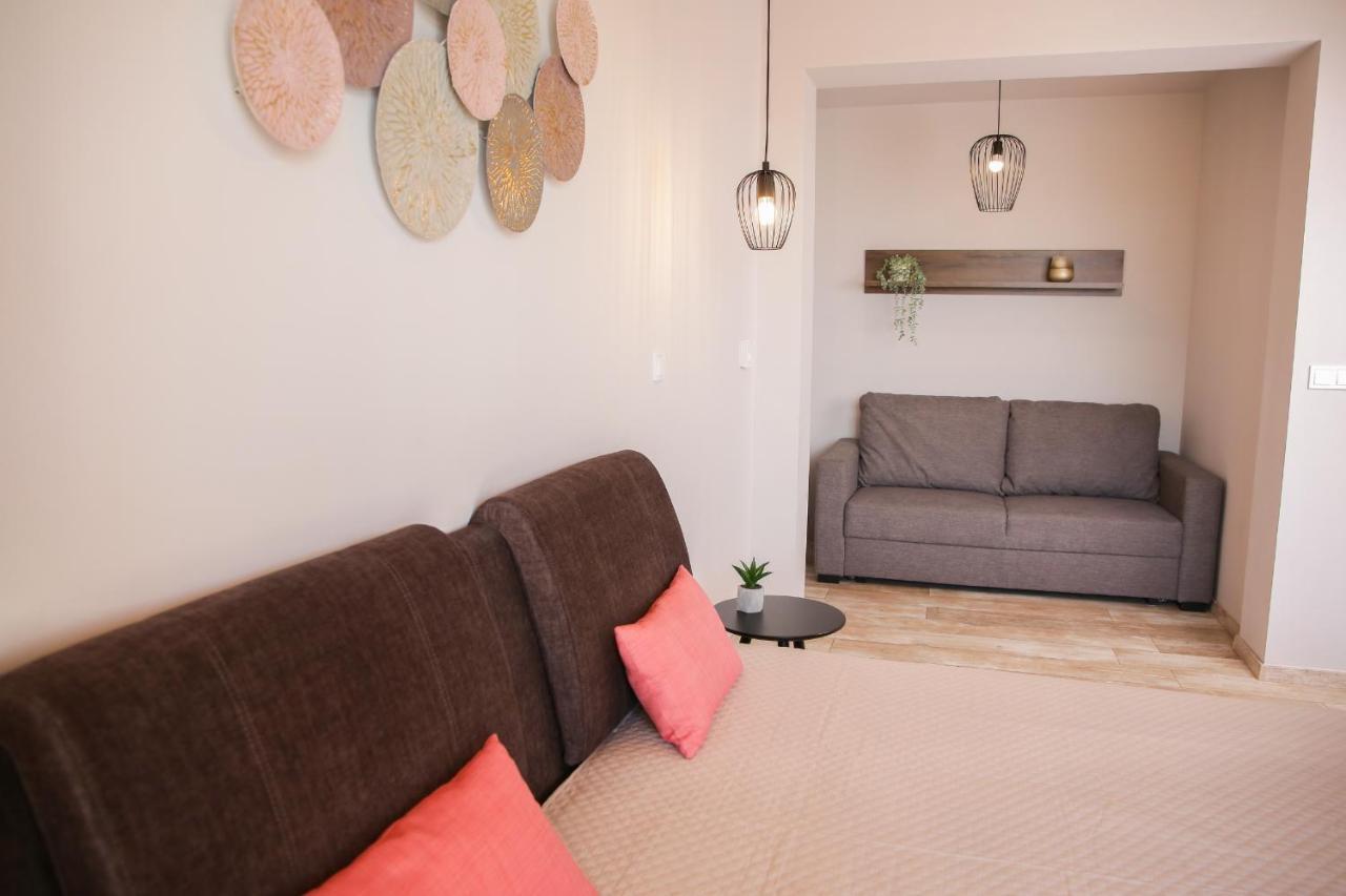 Balkon Apartmanhaz Panzio 블로톤퓌레드 외부 사진
