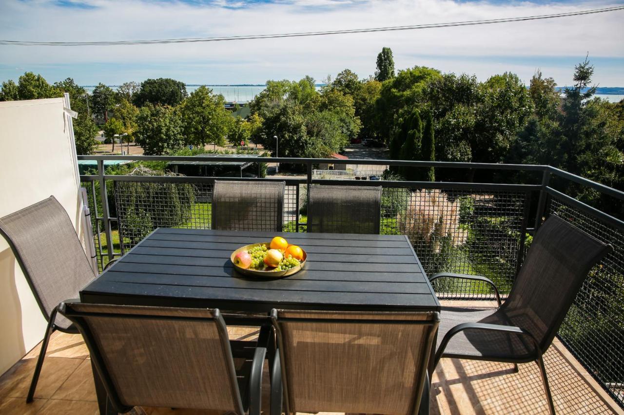Balkon Apartmanhaz Panzio 블로톤퓌레드 외부 사진