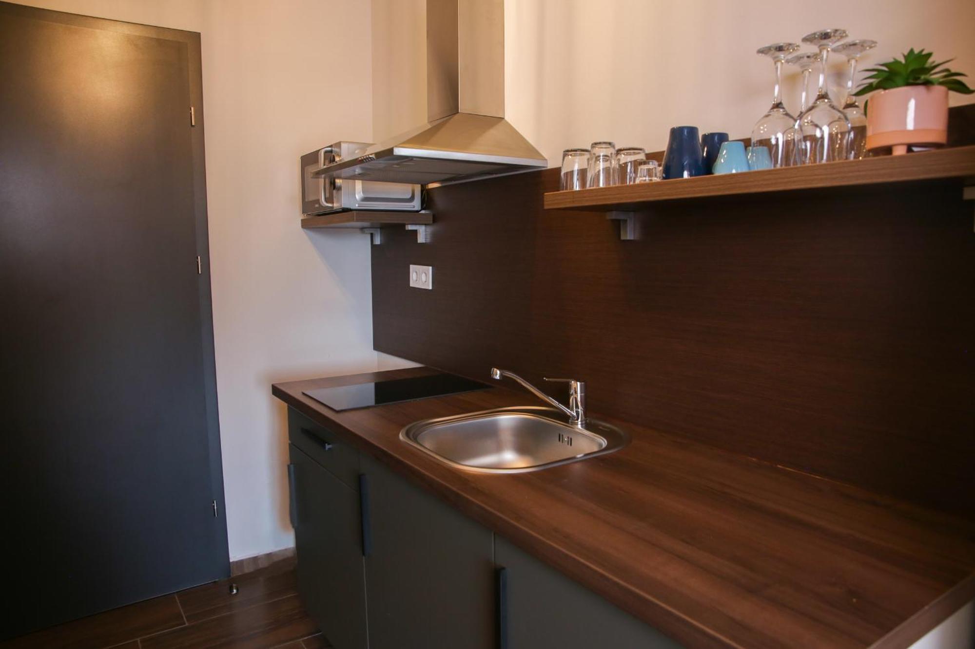 Balkon Apartmanhaz Panzio 블로톤퓌레드 외부 사진