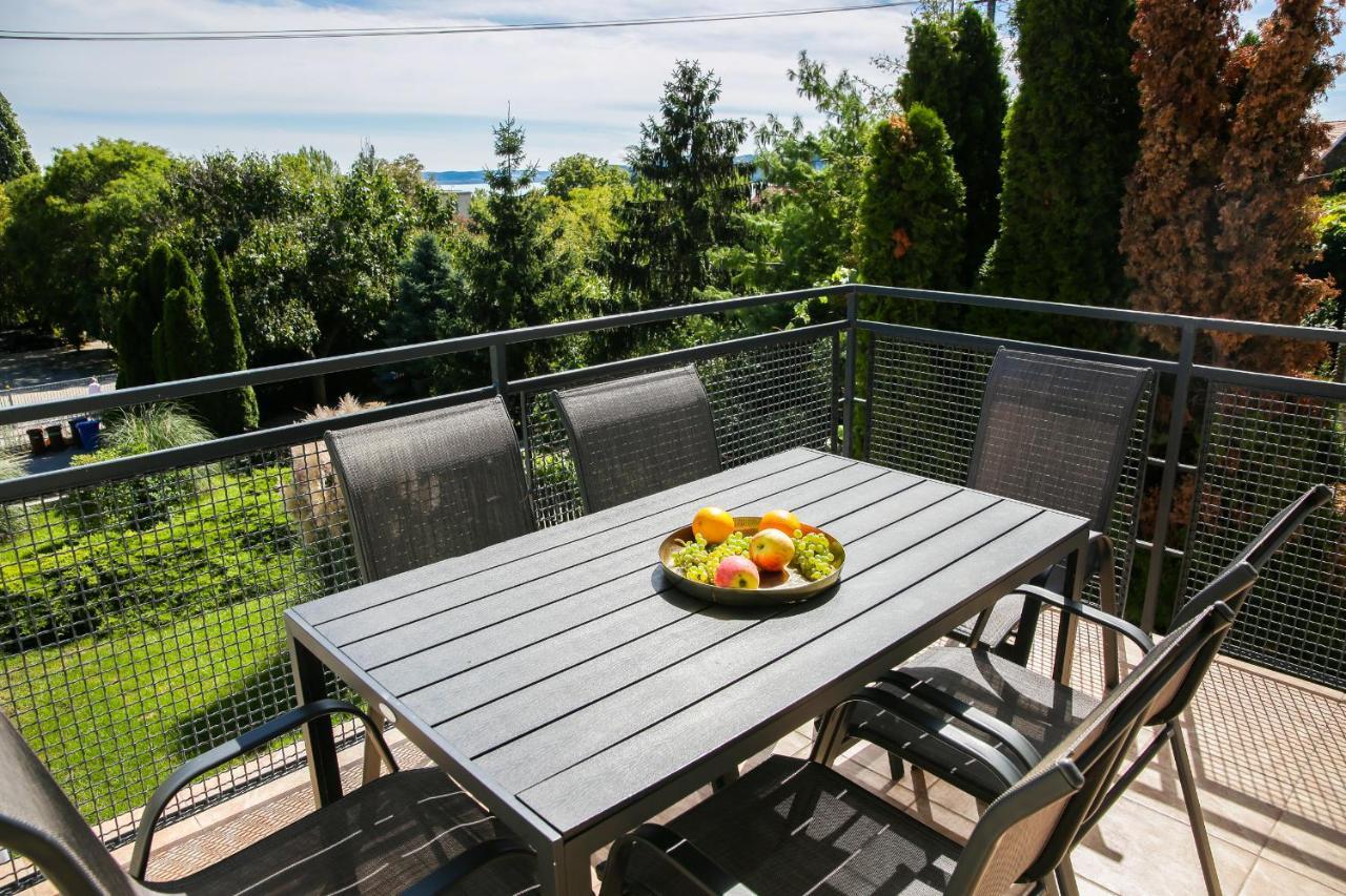Balkon Apartmanhaz Panzio 블로톤퓌레드 외부 사진