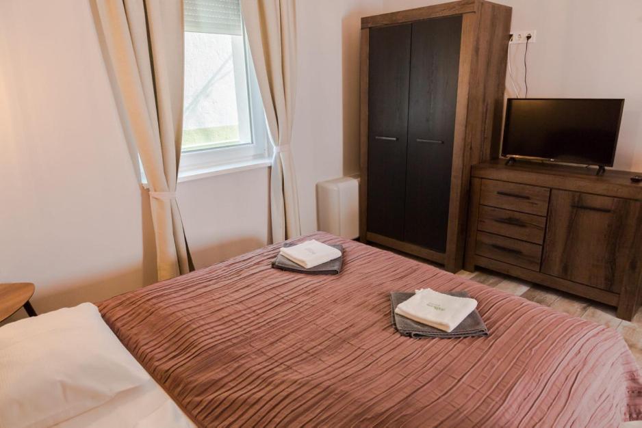 Balkon Apartmanhaz Panzio 블로톤퓌레드 외부 사진