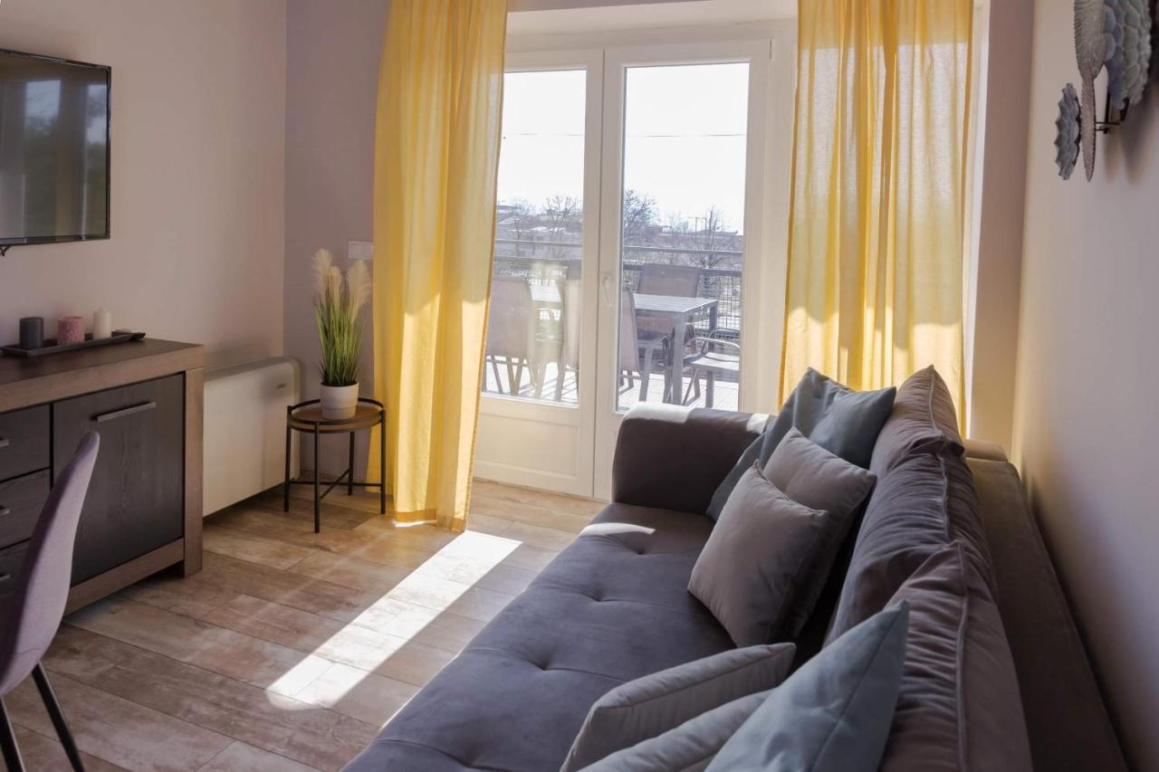 Balkon Apartmanhaz Panzio 블로톤퓌레드 외부 사진