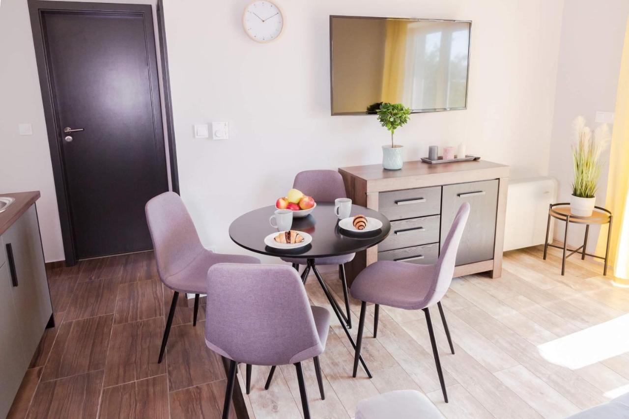 Balkon Apartmanhaz Panzio 블로톤퓌레드 외부 사진