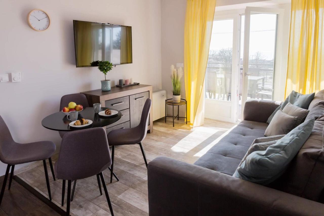 Balkon Apartmanhaz Panzio 블로톤퓌레드 외부 사진