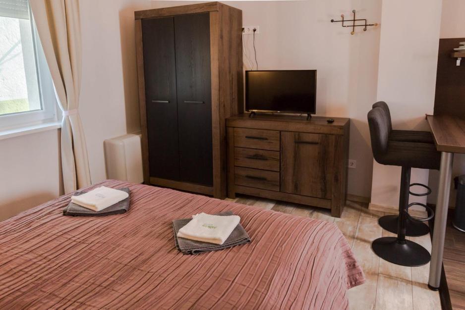 Balkon Apartmanhaz Panzio 블로톤퓌레드 외부 사진