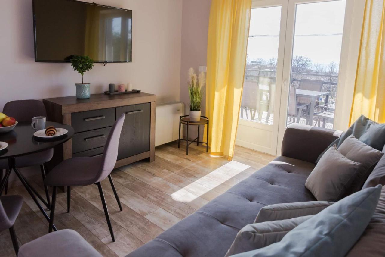 Balkon Apartmanhaz Panzio 블로톤퓌레드 외부 사진