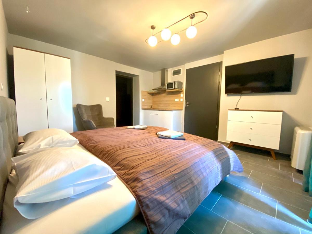 Balkon Apartmanhaz Panzio 블로톤퓌레드 외부 사진