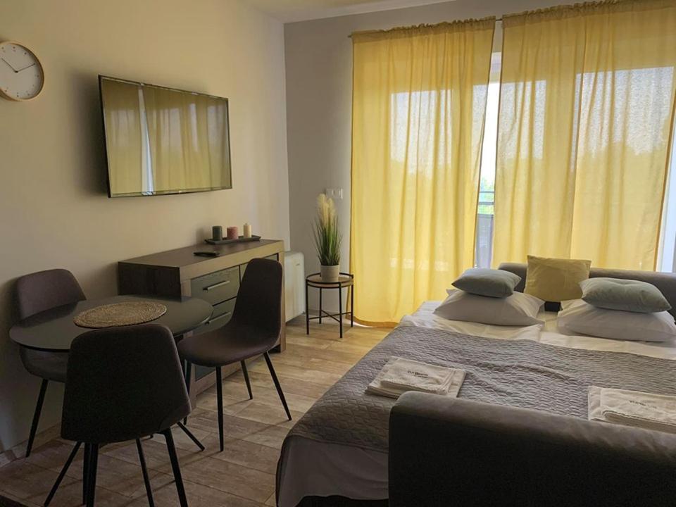 Balkon Apartmanhaz Panzio 블로톤퓌레드 외부 사진